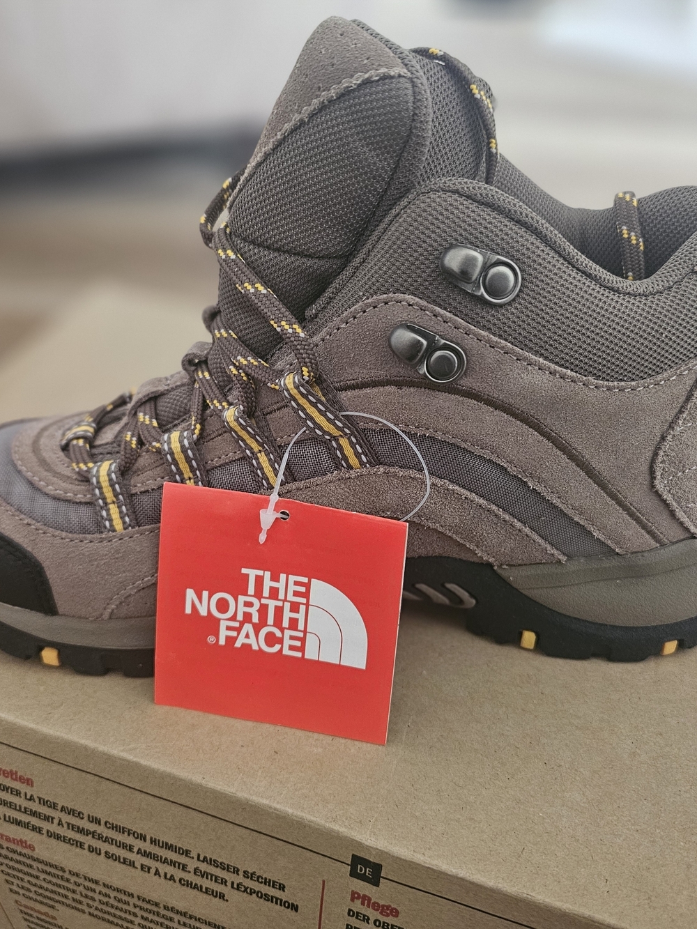 The North Face Mt. Tam Mid Women’s Sneakers - Khaki / Mellow Yellow
